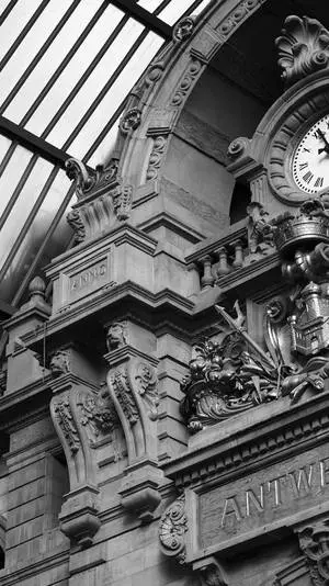 Black And White iPhone Antwerpen-Centraal