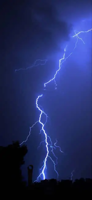 Cool Lightning Making The Sky Blue