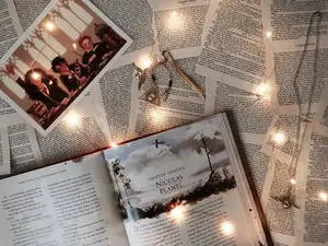 HP Pages Scattered Aesthetic