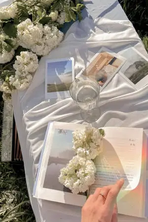  Caption: A Nostalgic Harmony of Blooms - Vintage Flower Aesthetic 